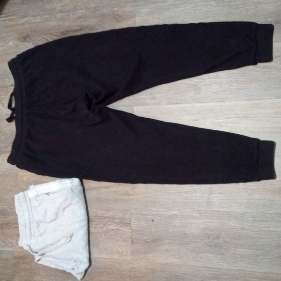 Mens Calvin Klein joggers Large 2 pairs - Picture 3 of 8